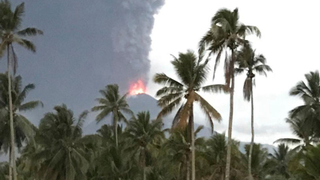 Un volcán acaba de entrar en erupción en Indonesia pocos días después del devastador tsunami